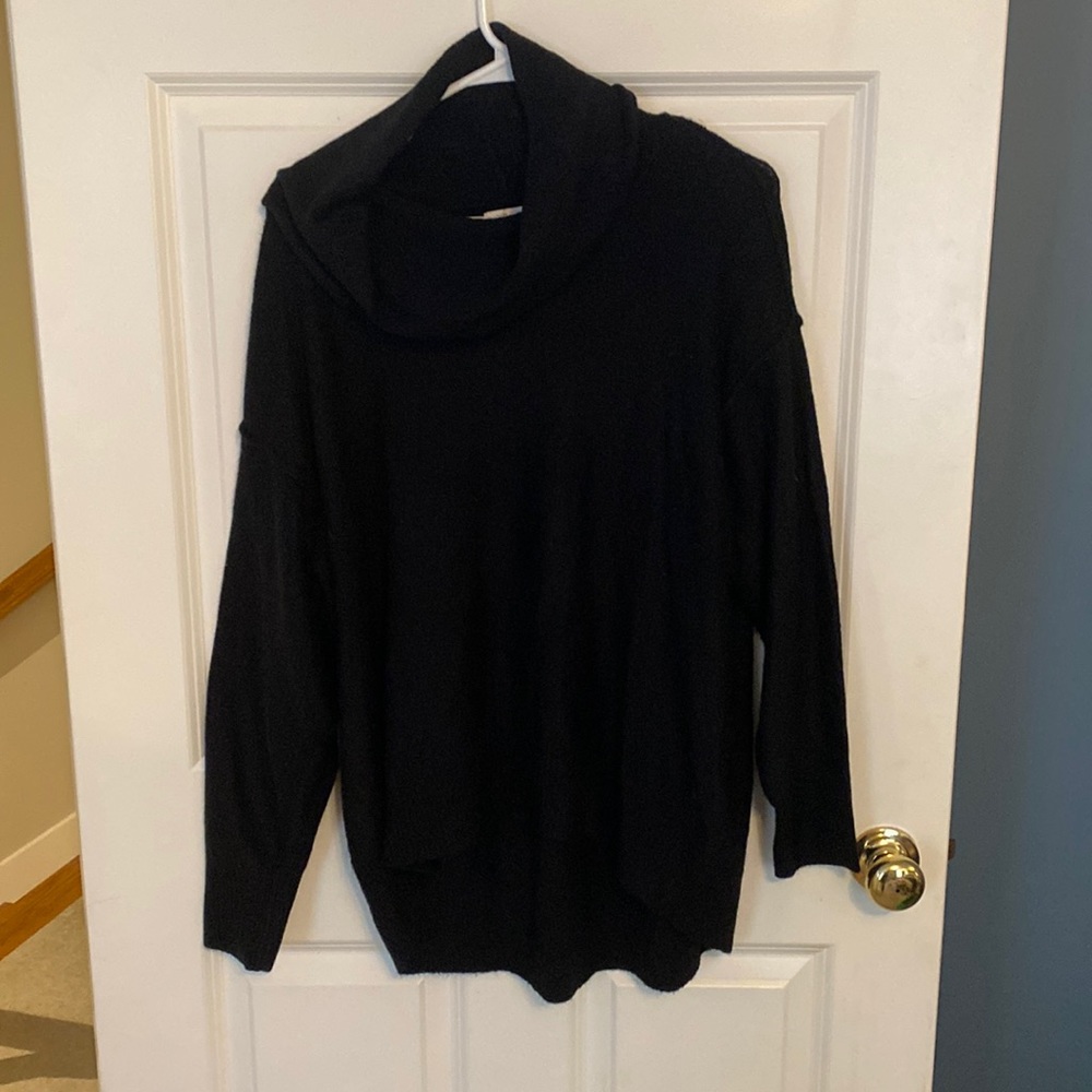 American Eagle NWT black tunic sweater